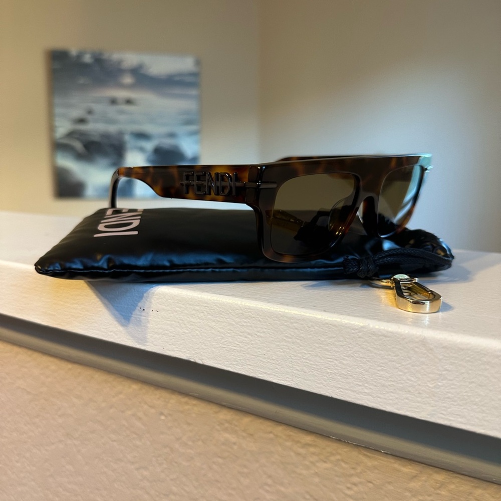 Fendi Brown Tortoise fendigraphy sunglasses - Picture 3 of 10